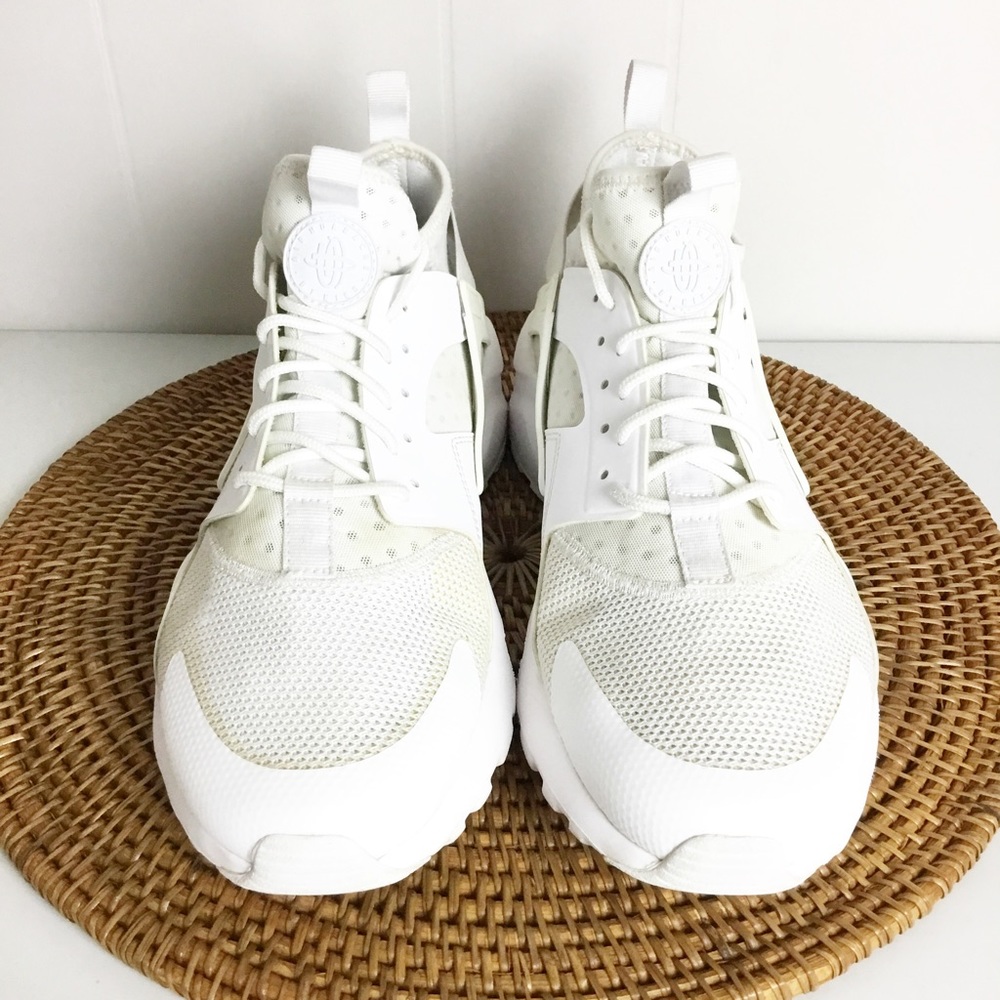 Nike Air Huarache Triple White Gum Bottom DR9883-100 Men's Shoes Size 11 Men’s - Picture 2 of 11